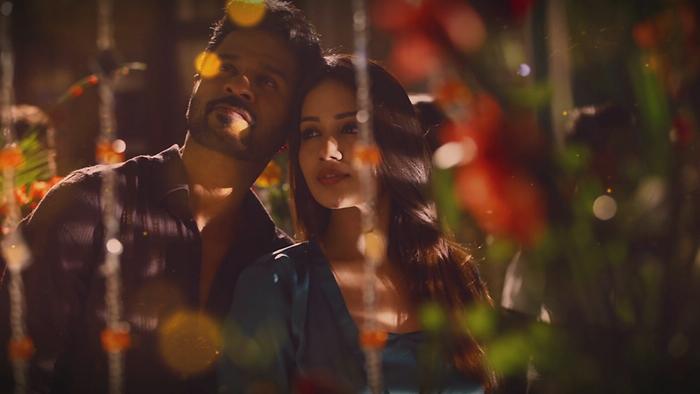 Uthira Uthira Song Lyrics – Pon Manickavel Movie